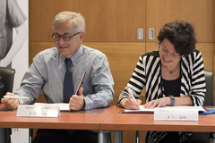 Signature de la convention "télépathologie" entre le LNS et le CHEM